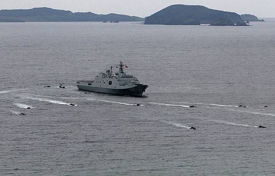 Китайские корабли вторглись в акваторию японских вод у спорных островов Сенкаку