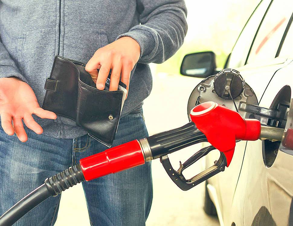 Цены на бензин обновляют рекорды второй день подряд