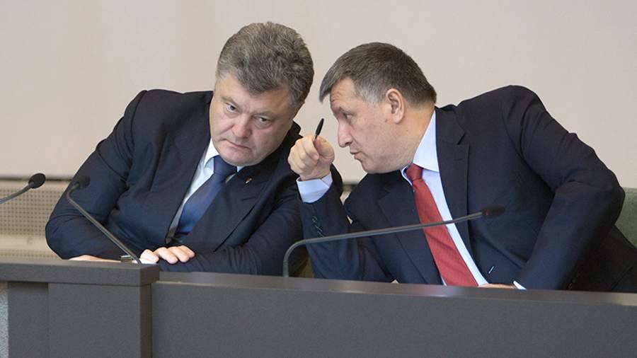 Депутат Рады назвал отставку Авакова шансом для Порошенко вернуться к власти