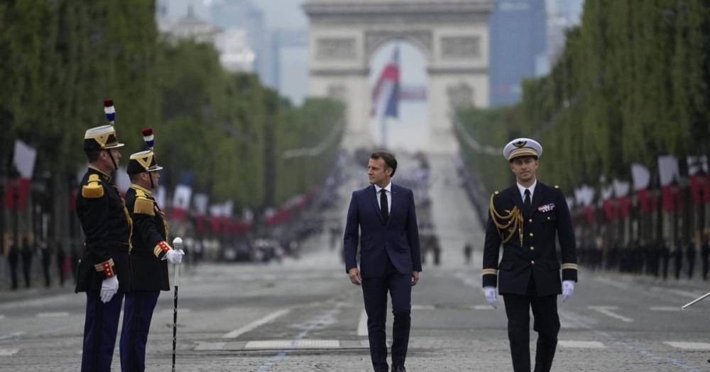 Франция с размахом отмечает День взятия Бастилии (фото, видео)