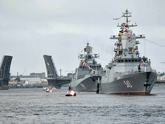 Шойгу пообещал Петербургу «самый масштабный в истории» парад в честь Дня ВМФ