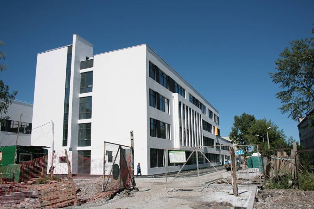 В Екатеринбурге срывается открытие новой школы. Оттуда массово увольняются строители