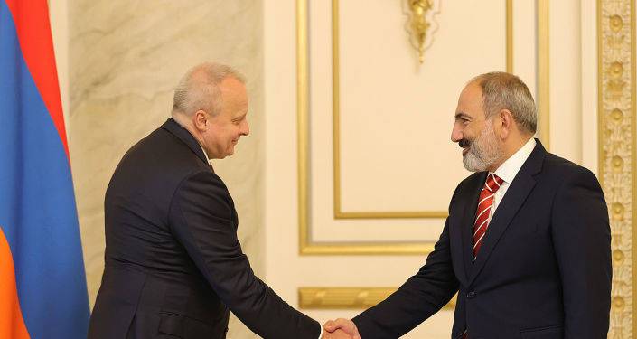 Широкая повестка: и.о. премьер-министра Армении принял посла России