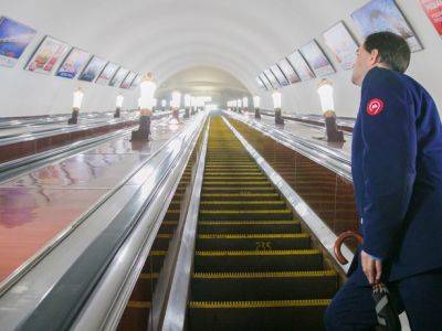 На работе восстановлен еще один сотрудник метро, уволенный за поддержку Навального