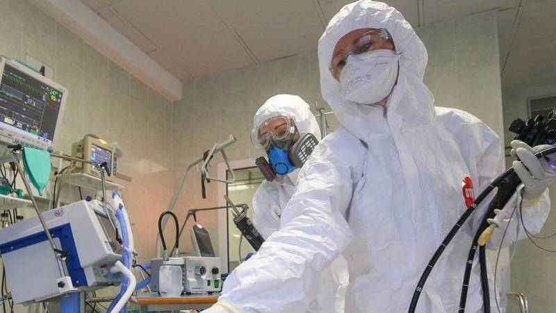За сутки от коронавируса в России умерли почти 800 человек