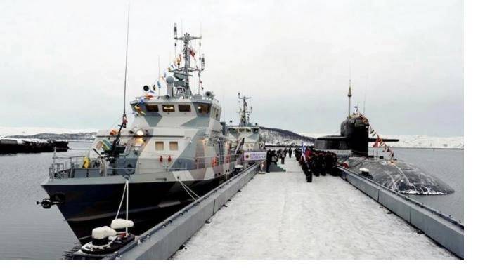 Военные продезинфицировали центр Петербурга перед Днём ВМФ