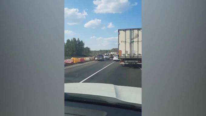 На трассе "Скандинавия" в результате ДТП с грузовиком погибли двое человек