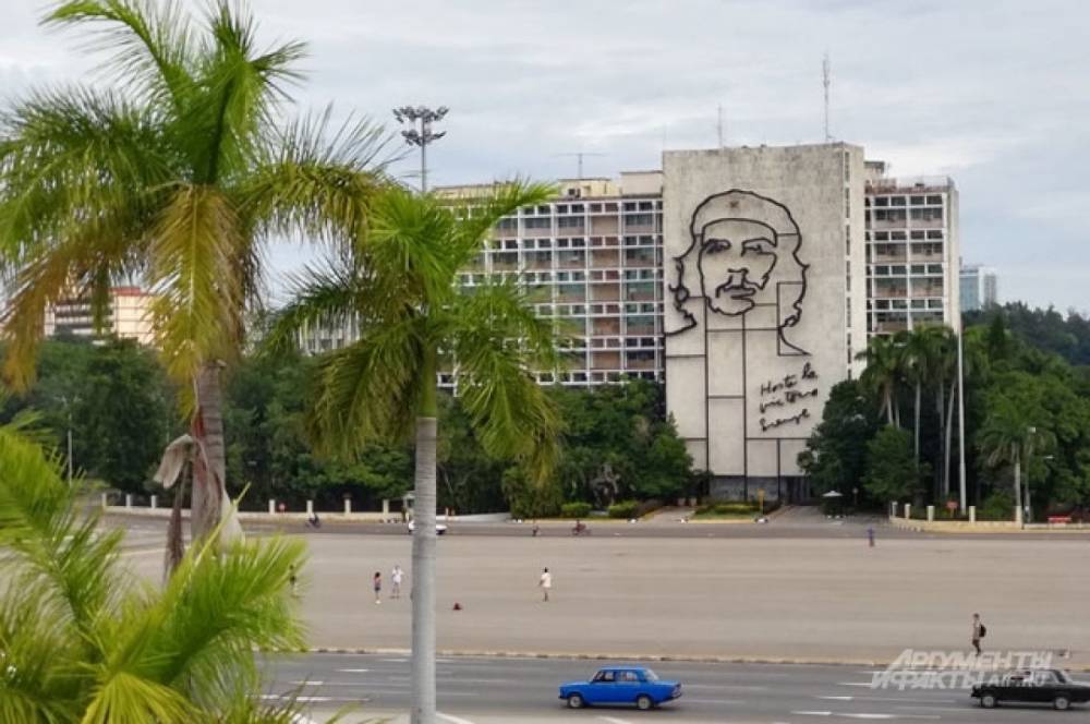 Мэр Майами призвал власти США начать бомбардировку Кубы