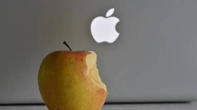 Apple показала беспроводной внешний аккумулятор для всех версий iPhone 12