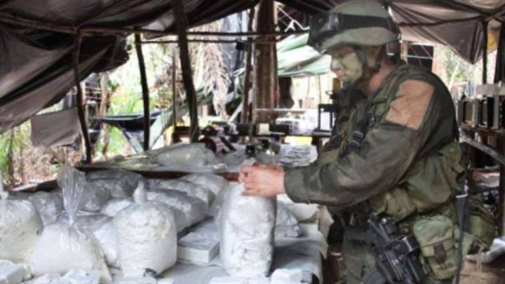 В Колумбии военные конфисковали у наркоторговцев больше пяти тонн кокаина