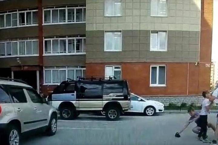 Под Новосибирском мужчина избил 10-летнего мальчика из-за пакета с чипсами