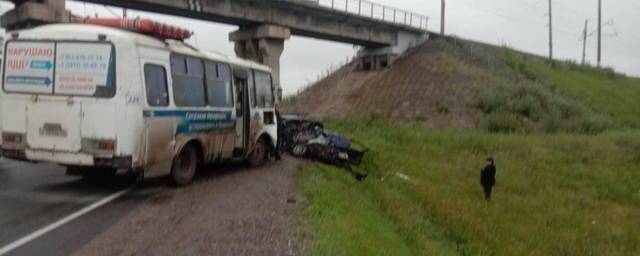 В Омской области в ДТП с автобусом пострадали 2 человека