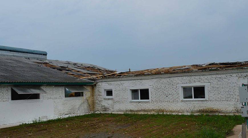В Гродненской области из-за непогоды повреждены кровли более 50 зданий