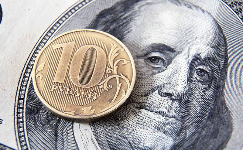 Эксперт объяснил, когда курс рубля упадет еще ниже