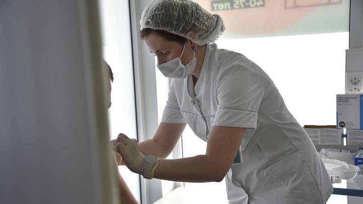 Более 60 процентов состоящих на надомном обслуживании москвичей вакцинировались