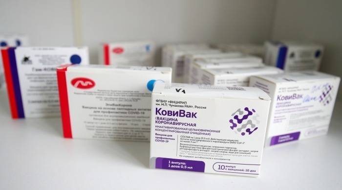 Песков: РФ хватает своих вакцин от COVID-19, допуск иностранных на рынок не обсуждается