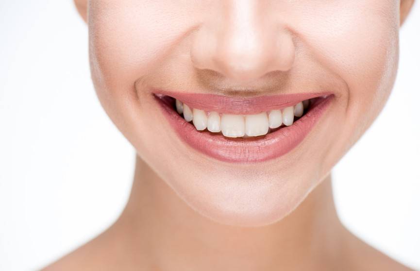 Враги белоснежной улыбки: продукты, из-за которых зубы быстро темнеют