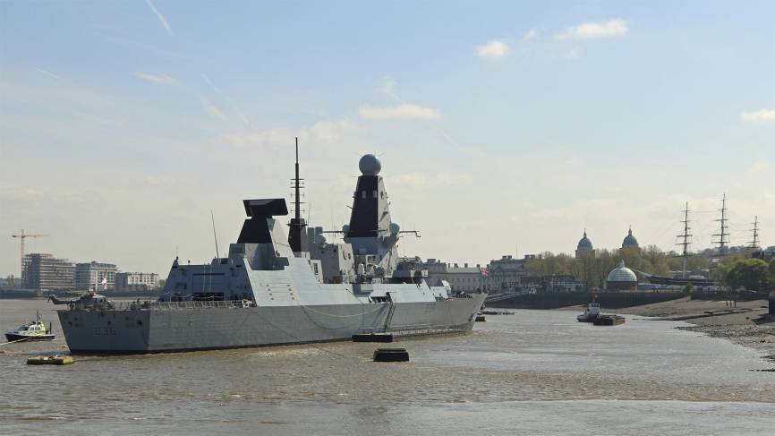Sohu: Британия задумалась над эффективностью эсминца Defender после фиаско у Крыма