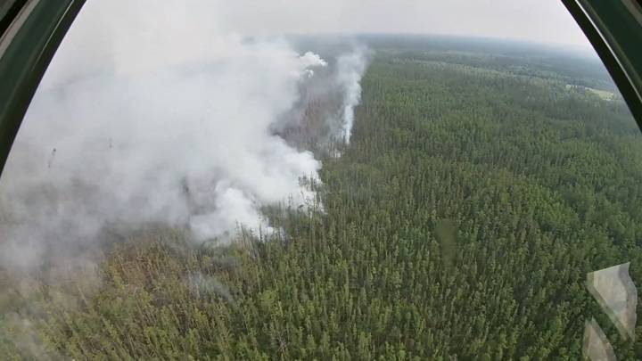 Вести. Военные круглосуточно тушат лесные пожары в Якутии