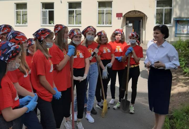 Более 5 тысяч ленинградских школьников устроились на работу во время летних каникул