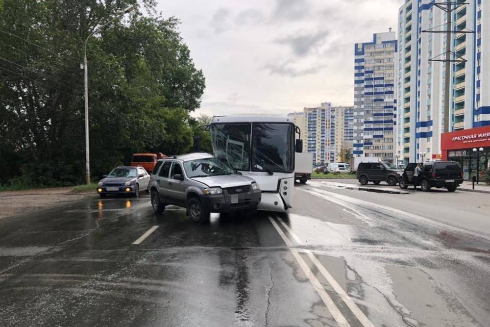 Два водителя пострадали в ДТП с автобусом №38 в Новосибирске