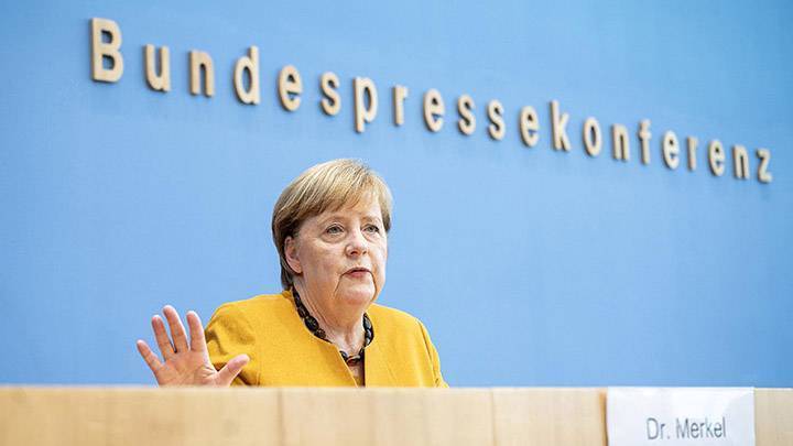 Киев обвинил Меркель в сдаче интересов Украины в пользу России