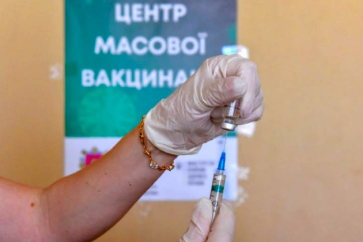 Евросоюз выделяет Украине почти 700 тысяч доз вакцин от COVID-19