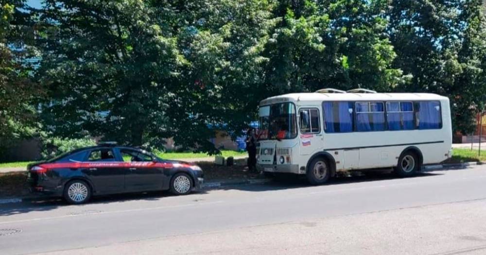 Мужчина с ножом напал на пассажиров автобуса в Ростовской области