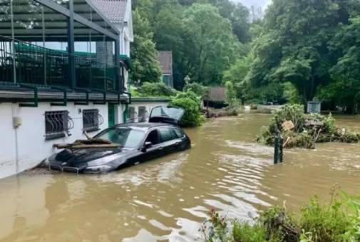 Число жертв наводнения в Германии превысило 80