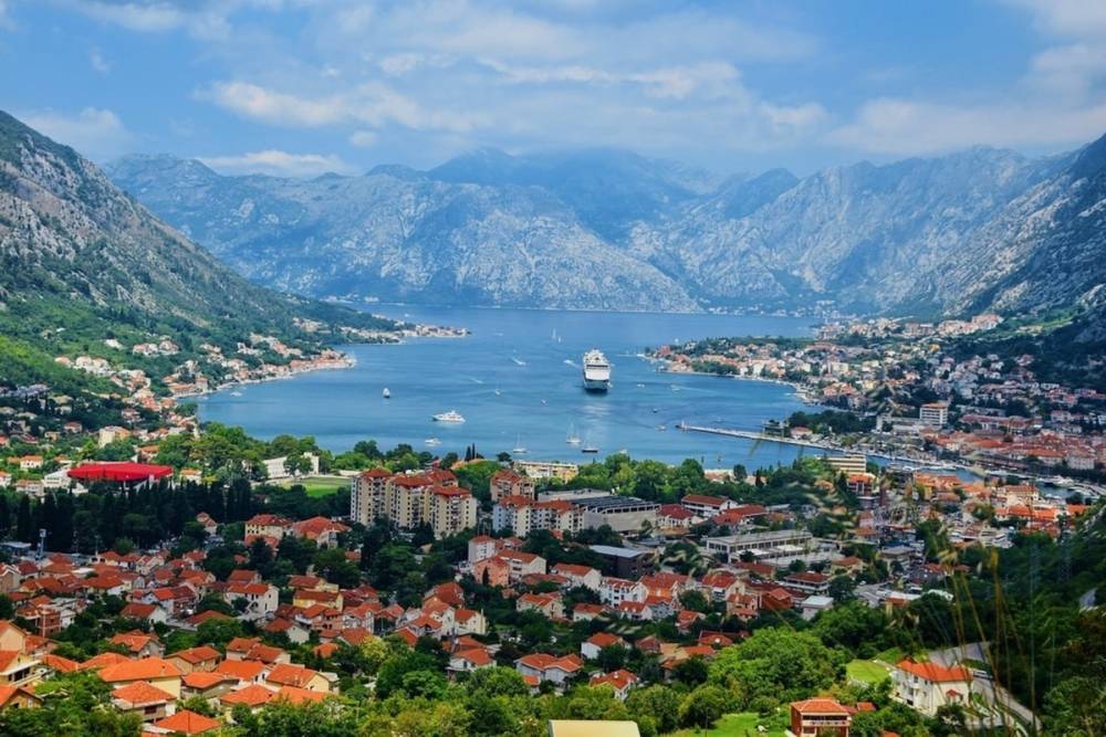 Россияне начали массово скупать жилье в Черногории ради паспортов