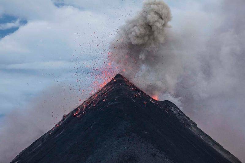 Японские ученые научили спутники предвещать извержения вулканов и мира