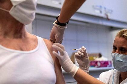 Венгрия введет обязательную вакцинацию от коронавируса для врачей
