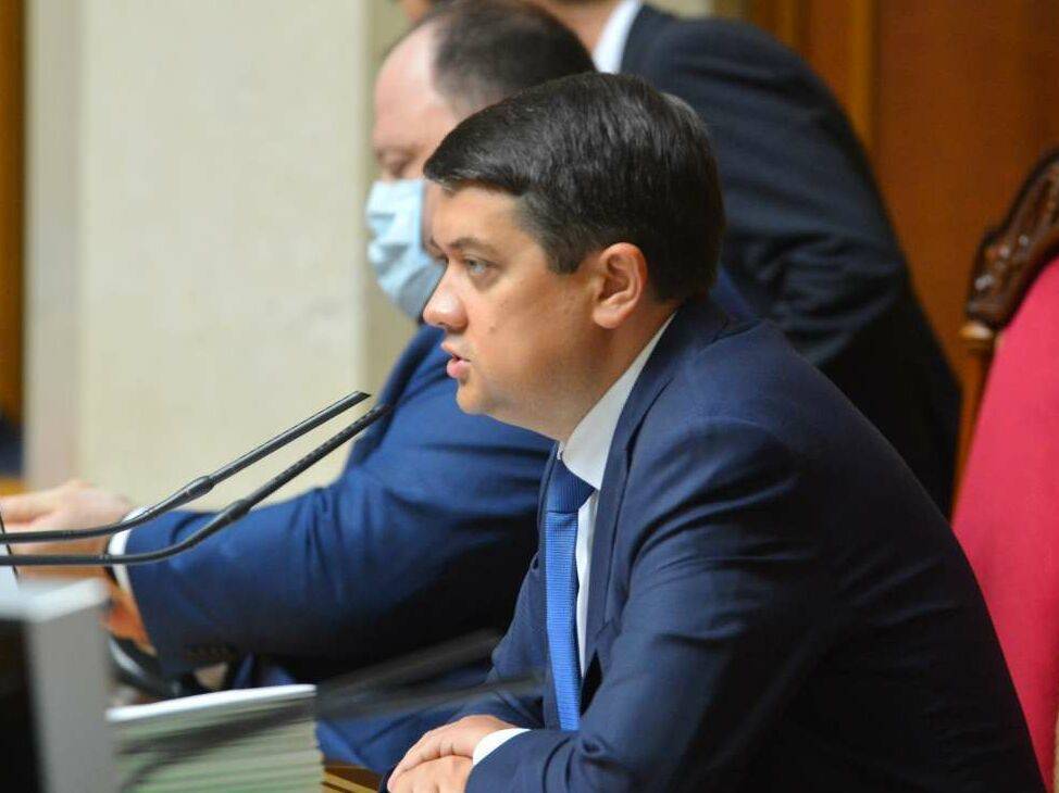 Разумков планирует открыть кулуары парламента для журналистов в сентябре