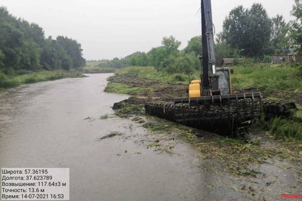 В Тверской области расчищают русло реки