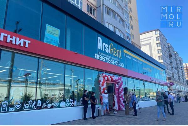 Абдулпатах Амирханов принял участие в открытие нового розничного магазина в Каспийске