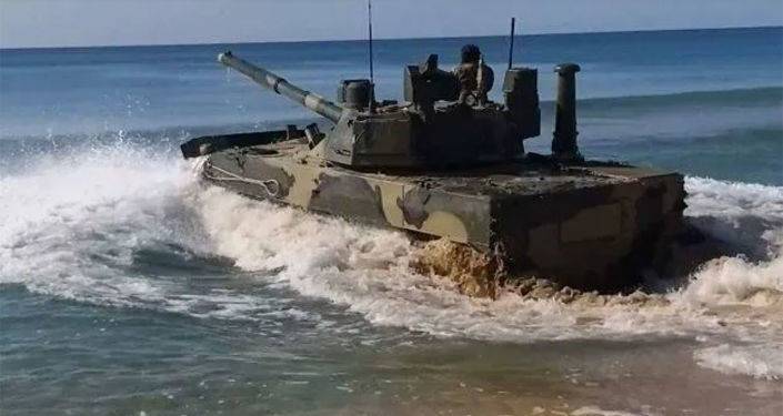Легкий плавающий танк "Спрут-СДМ1" прошел первый этап испытаний в Черном море. Видео