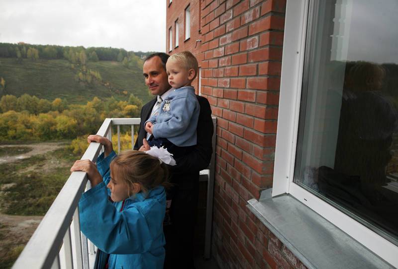 Путин поручил освободить семьи с детьми от налога при продаже жилья