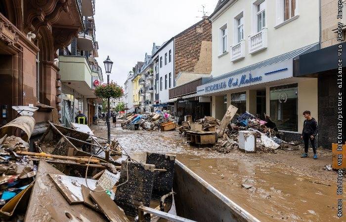 Число жертв наводнений в Германии возросло до 106 человек