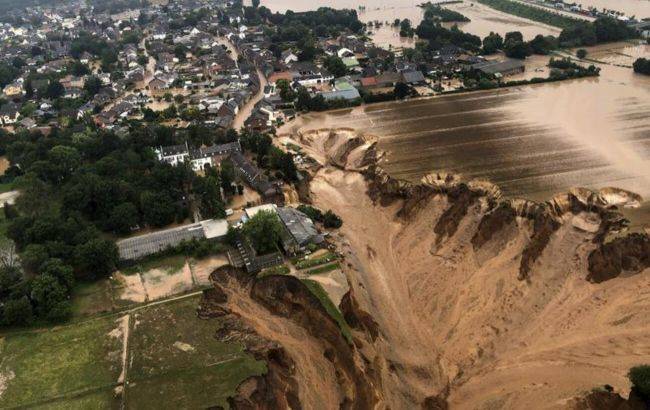 «Потоп века»: показали фото разрушительной стихии в Германии