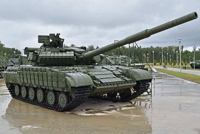 Defence Express: "Украинскому танку Т-64БМ2 из-за нового двигателя пришлось поднять башню"
