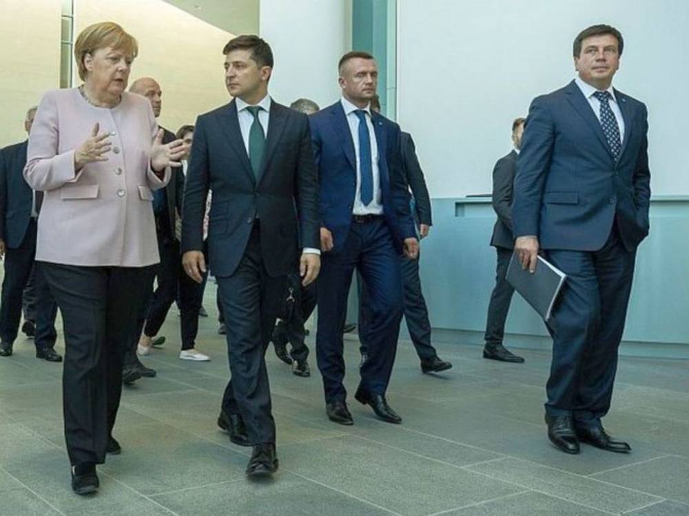 Пресс-секретарь Зеленского раскритиковал Байдена и Меркель из-за переговоров по «Северному потоку-2»