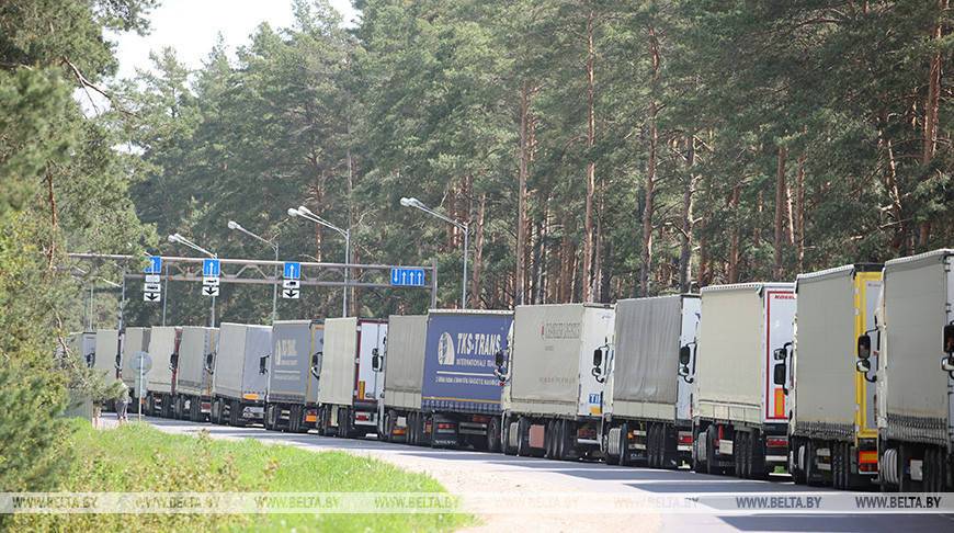 Выезда из Беларуси в ЕС на границе ожидают более 1040 фур