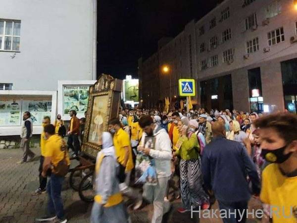 Митрополит назвал число участников несогласованного крестного хода в Екатеринбурге