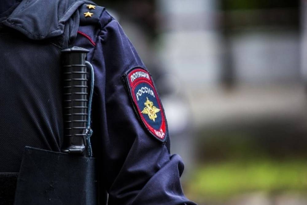 В Тверской области мужчина пытался сбросить наркотики при встрече с полицией