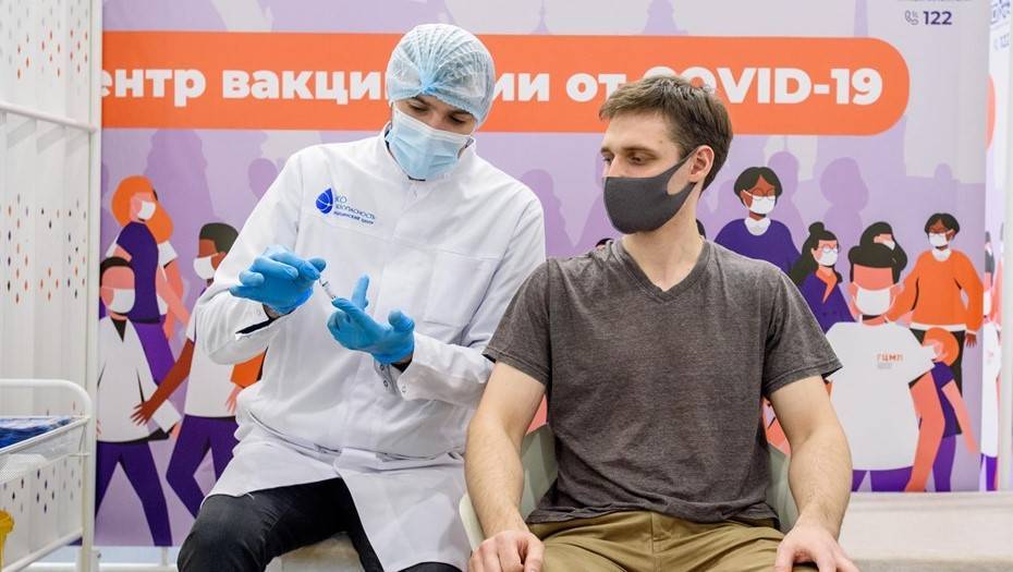 Пунктам вакцинации в Петербурге предложили работать до 22 часов