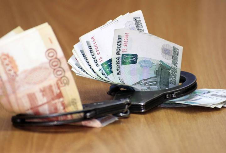 Начальника отдела закупок администрации Гатчинского района задержали при получении взятки в размере 150 тысяч рублей