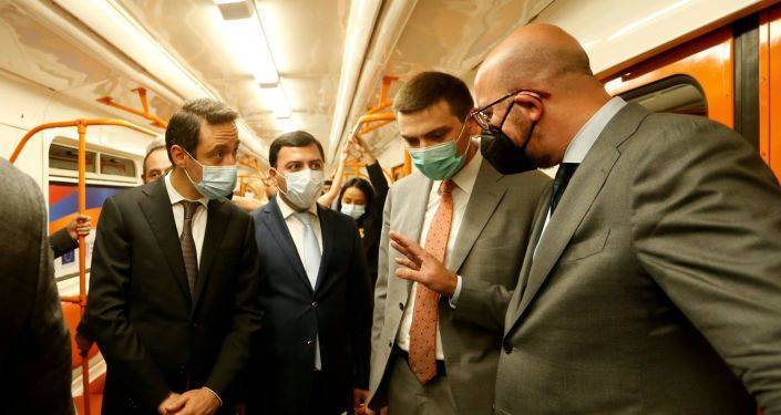Председатель Европейского совета проехался на метро в Ереване. Фото