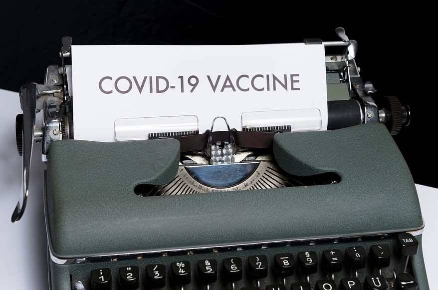 Врач Ювченко рассказал о побочных действиях вакцины против COVID-19