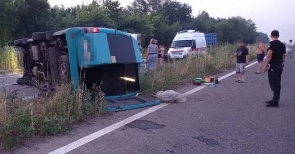 В Луганской области опрокинулась маршрутка: телесные повреждения получили 9 человек (ФОТО)
