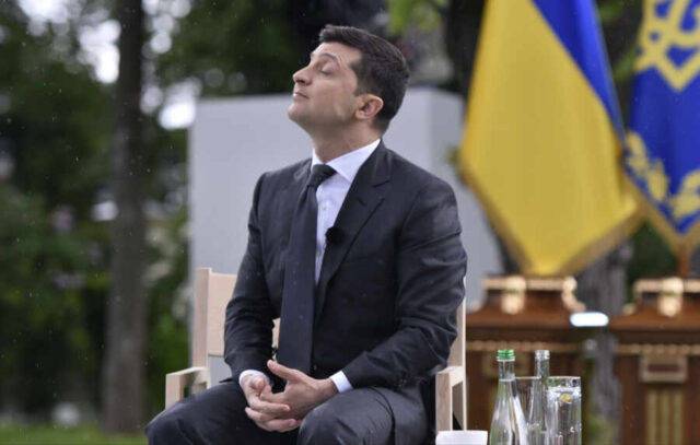 В Киеве заявили, что визит Зеленского в Вашингтон может быть перенесен на август